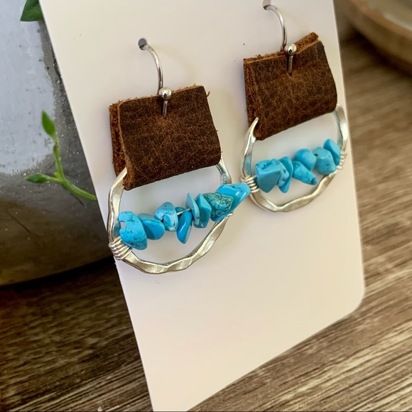 • [Handmade] Boho Beaded Earrings • - Picture 4 of 14